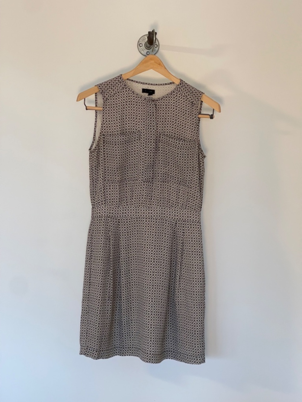 Theory Black & White Geometric Sleeveless Sheath Dress | Size 2